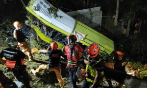 Najmanje 16 ljudi poginulo! Autobusu otkazale kočnice, survao se u provaliju