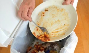 Jedni gladuju, drugi se razbacuju: Italijani tokom božićnih praznika bace 500.000 tona hrane