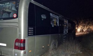 Policija potvrdila: Autobus ukraden u Omarskoj pronađen na livadi