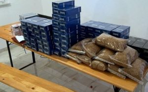 Roba skrivena u kamionu: Pripadnici Granične policije BiH zaplijenili cigarete, duvan i novac