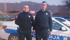 Ovo su policajci koji su spasli ženu: S mosta skočila u Spreču