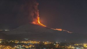 Najaktivniji vulkan u Еvropi: Etna ponovno izbacila pepeo i lavu