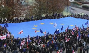 Narod na ulicama traži prijem u Evropsku uniju: “Želimo Evropu”