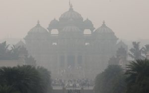Haos u Indiji: Gusta magla izazvala poremećaj u vazdušnom i željezničkom saobraćaju VIDEO