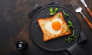 Iskusne domaćice znaju i to: Isprobajte trik za savršeno pržena jaja na oko