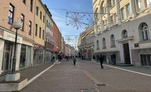 Kićenje Banjaluke bez tendera! Radnici postavljaju nakit, nabavka još nije ugovorena