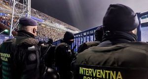Neredi u Zagrebu: Policija uhapsila 24 navijača na “Maksimiru”