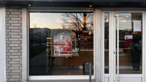 Policija preduzima mjere: Prošle noći oštećeni izlozi tri “Manjine” pekare u Sarajevu