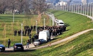 Napeto uoči derbija: Policija okružila pripadnike Torcide FOTO