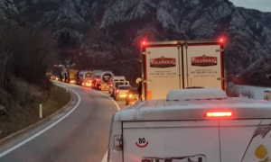 Još jedna tragedija u BiH! Vozač “pasata” poginuo nakon sudara sa kamionom