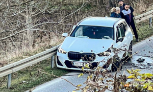 Vozilu otpao točak: Dvije osobe povrijeđene u žestokom sudaru, jedna teže