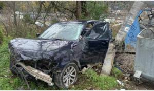 Sat ostao zakovan na 120 kilometara na sat: BMW totalno uništen u teškoj nesreći