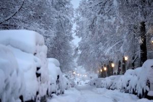 Snijeg paralisao Njemačku: U Minhenu obustavljen željeznički saobraćaj, otkazani letovi
