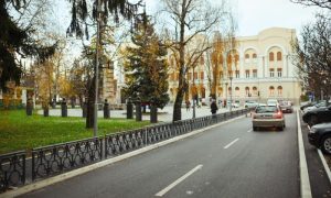 Bezbjednije za pješake: Postavljena ograda duž saobraćajnice kod hotela “Bosna”