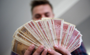 Vrtoglav iznos! Najveća plata u Srpskoj za pola miliona veća nego mjesečna zarada u FBiH