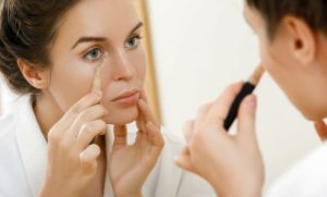 Korisni trikovi za podočnjake: Evo kako ćete ih najbolje sakriti koristeći šminku