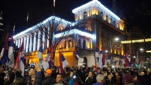 Protest u Beogradu: Opozicija pokušava da uđe u Skupštinu grada, bačen suzavac VIDEO