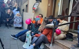 U Beogradu novi protesti: Studenti blokirali ulaz u Ministarstvo uprave