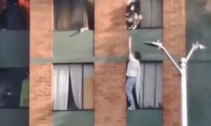 Herojski podvig! Mladić spasio djevojku i psa iz zapaljenog stana VIDEO