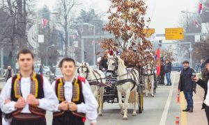 Poštujući tradiciju i običaje: Banjaluka obilježava Badnji dan FOTO
