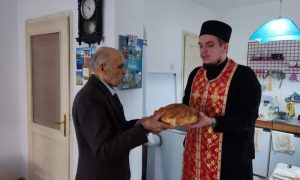 Ne odriče se svojih svetkovina: Najstariji Srbin u Bihaću proslavio Jovanjdan