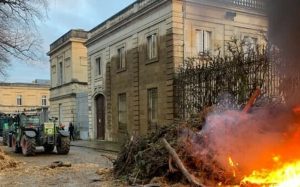 Prijeti se ulaskom u Pariz: Francuski poljoprivrednici nastavljaju proteste