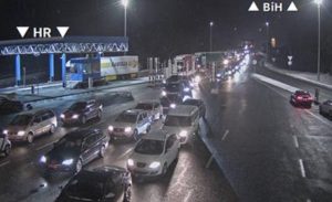 Kolone vozila na izlazu iz BiH: Gužva na šest graničnih prelaza