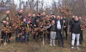 Dječaci koji su ranjeni na Kosmetu otišli po Badnjak: Ostajemo na svom ognjištu VIDEO