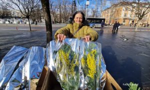 Banjalučanka Mirjana ne odustaje od mimoza: Evo ko ih ovih dana kupuje FOTO