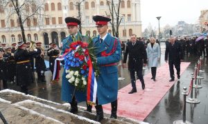 Nisu zaboravljeni: Zvaničnici Srpske položili vijence na Trgu palih boraca NOR-a