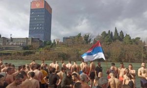 Poštovanje tradicije i u Crnoj Gori: Za Časni krst se plivalo u gradovima širom zemlje VIDEO