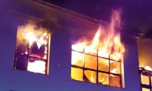 Intervenisali vatrogasci: Gorjela porodična kuća, vatra izbijala kroz prozore