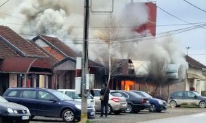 Vatrogasci na terenu: Gori kuća u Omarskoj