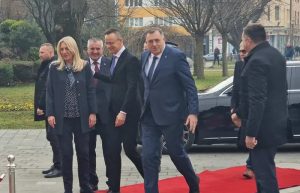 Sijarto stigao u Banjaluku: Mađarskog ministra dočekali Dodik i Cvijanovićeva