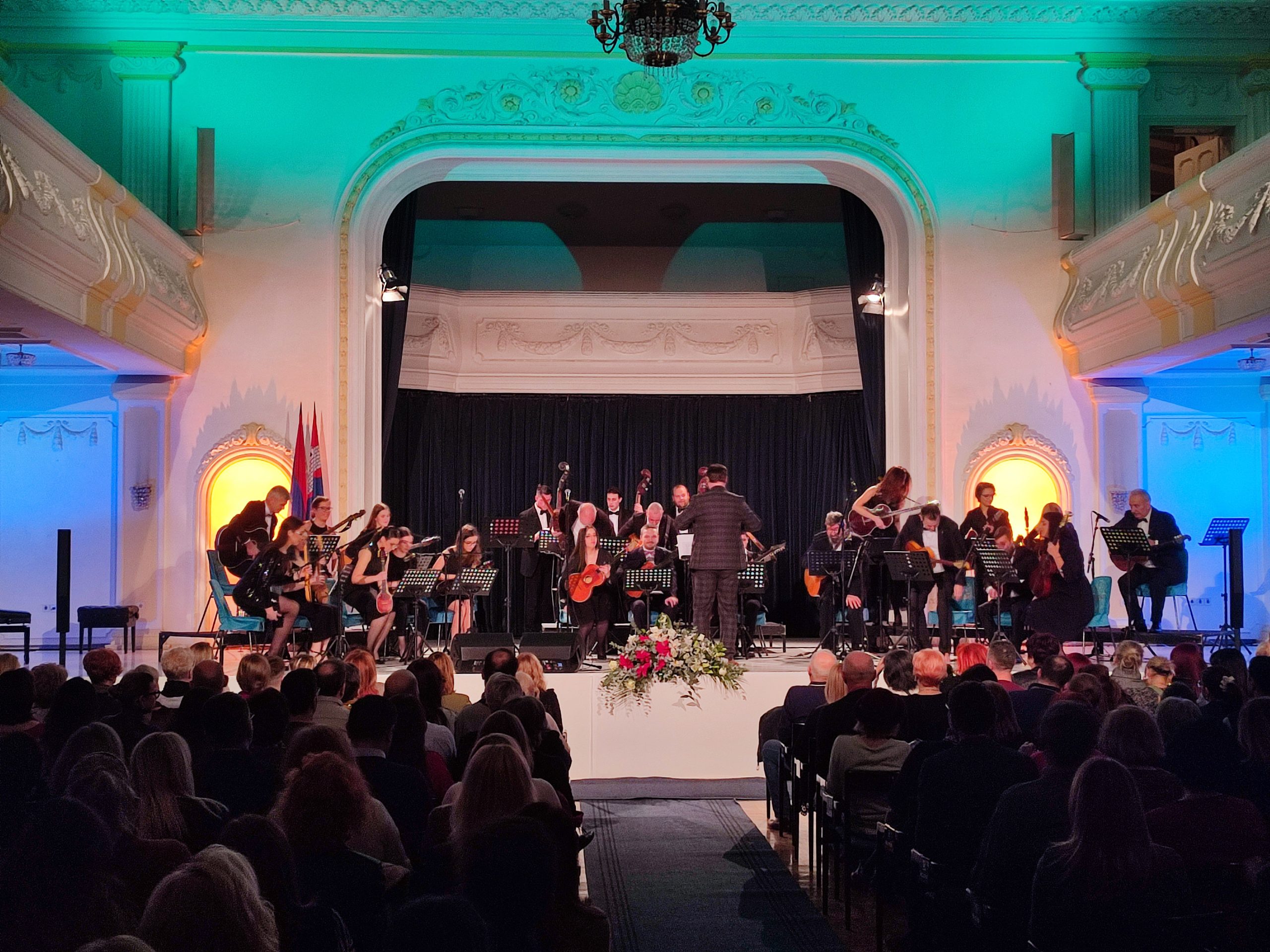 Održan novogodišnji gala koncert Gradskog tamburaškog orkestra Banjaluka FOTO