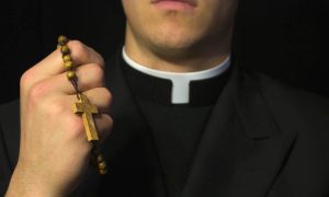 Biskupija zahvaćena skandalom: Katolički sveštenik u pritvoru zbog orgija