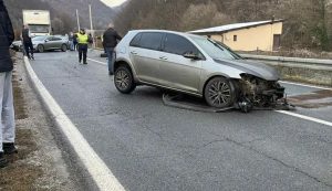 Prednji dio vozila uništen: Težak udes, od siline udara jedan točak otpao