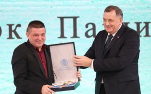 Baja Mali Knindža ponosan što je dobio orden: Hvala velikom čovjeku Miloradu Dodiku