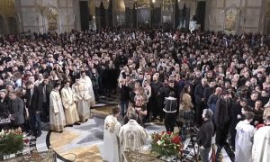 Pred velikim brojem vjernika: Božićna liturgija u Hramu Svetog Save u Beogradu