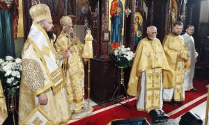 Božić u Banjaluci: Vladika Jefrem u ponoć služio liturgiju FOTO