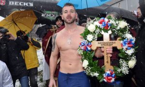 Pobijedio po osmi put: Danijel Drljača najbrži plivač za časni krst u Prijedoru