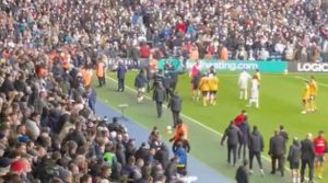 Haos u Engleskoj: Navijači prekinuli meč FA Kupa, reagovala policija VIDEO