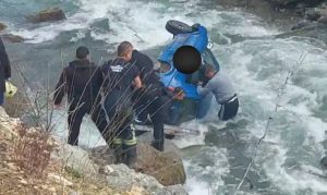 Golfom upao u ledenu rijeku: Jedna osoba lakše povrijeđena