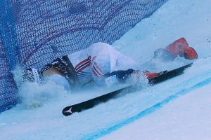 Jeziv pad norveškog skijaša: Izgubio kontrolu i zakucao se u ogradu, svi se hvatali za glavu VIDEO