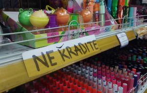 Zanimljiv natpis u kineskoj prodavnici u BiH