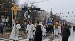 Plivanje za Časni krst kod Gradskog mosta: Bogojavljenska litija u Banjaluci FOTO