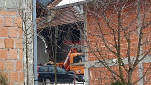 Stravičan požar: Ovo je kuća užasa u kojoj su stradali majka i kćerka (8)