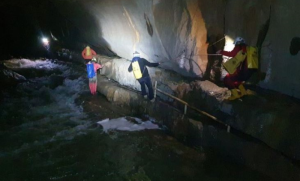 Drama u pećini: Akcija spasavanja tročlane porodice i dva vodiča obustavljena do jutra