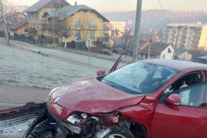 Sudar dva vozila: Djevojka povrijeđena u saobraćajnoj nezgodi u Banjaluci