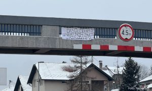 Na pasareli u Banjaluci se pojavila misteriozna poruka: “Daso, čekam te…”